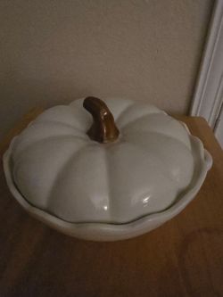White Ceramic Pumpkin pie dish with cover lid