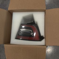 NEW 2017-2023 Tesla Model 3 LED Tail Light (4-Pin) Part#1077398, 1077400