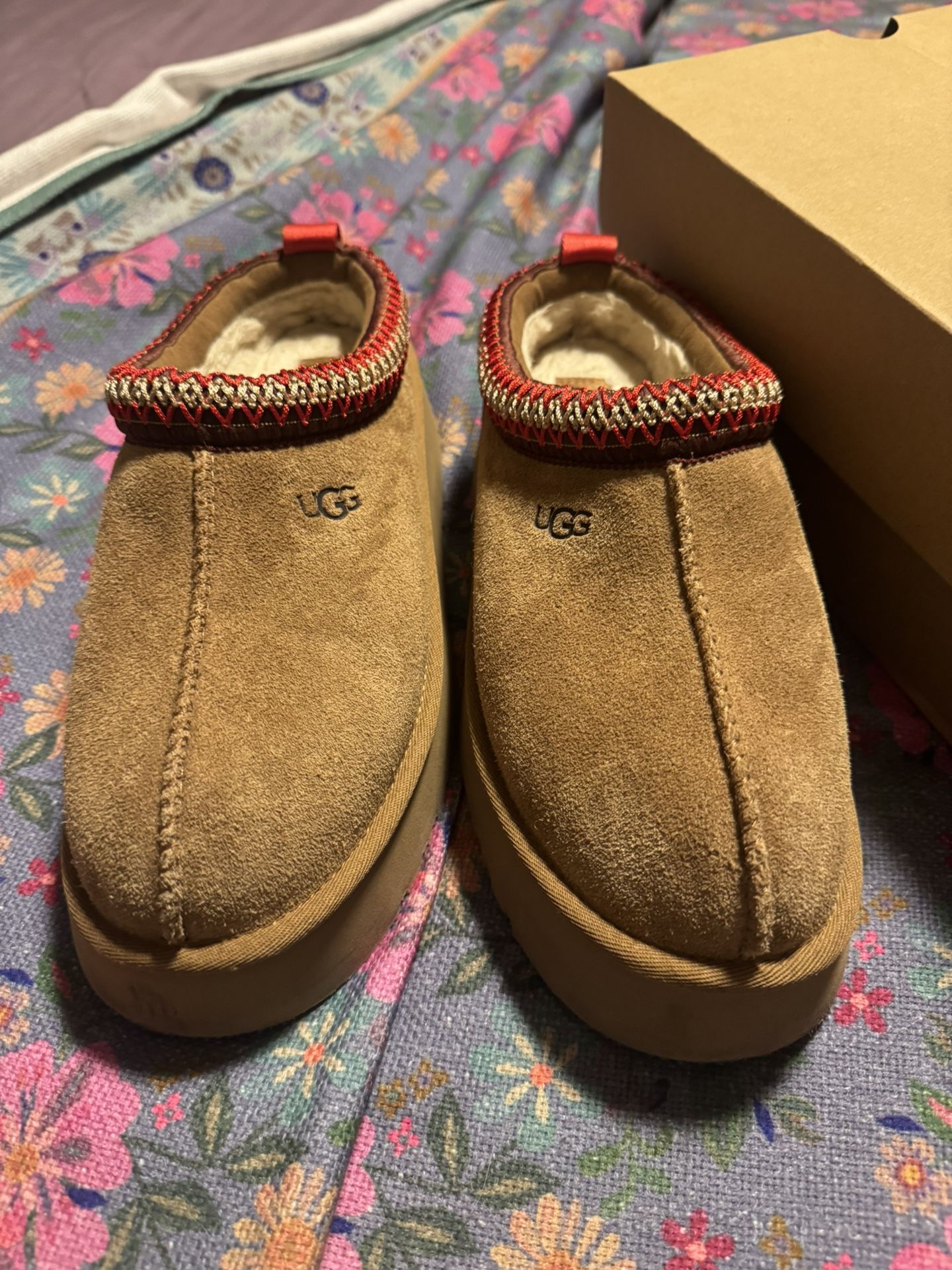 UGG Tazz Slippers Size 8 $50, Like New