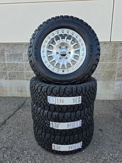 18" KMC w/ 32" BfGoodrich KO2 tires