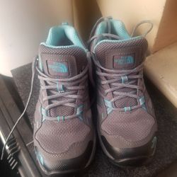 North Face Women Boot Size 7 us 38 Europe