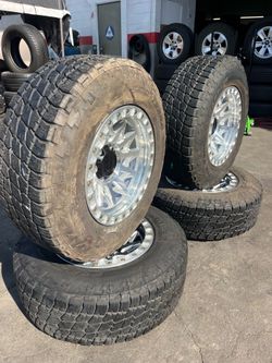 Vendo 4 rines nuevos LOCK 17x9 - 6x134,7 con llantas 265/70/R17 para TOYOTA TACOMA CHEVI SILVERADO