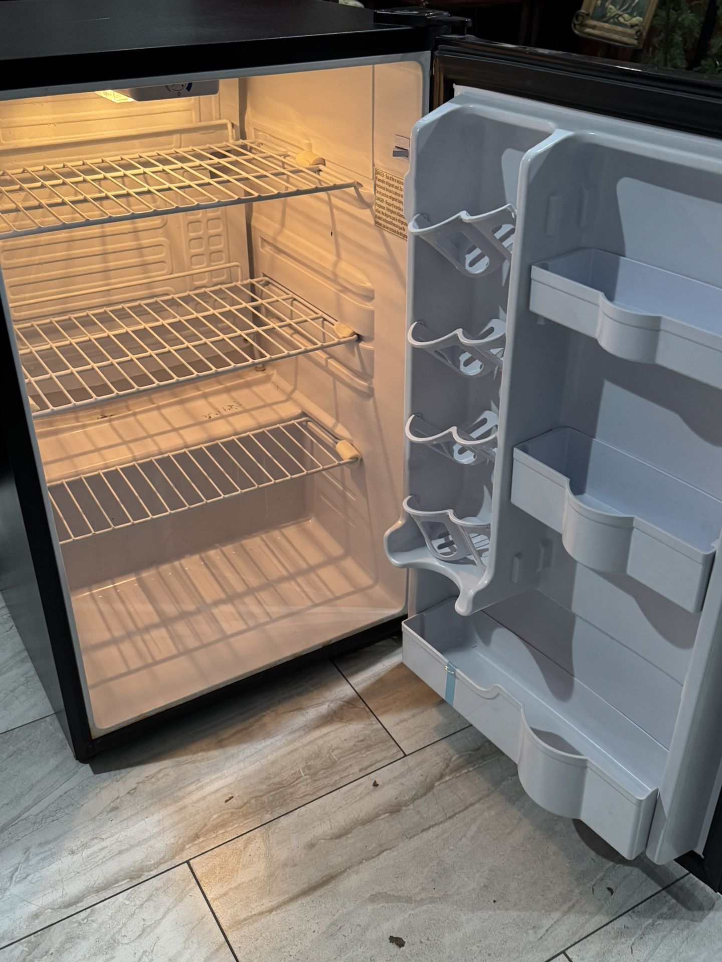 Black Mini fridge 33Hx21W