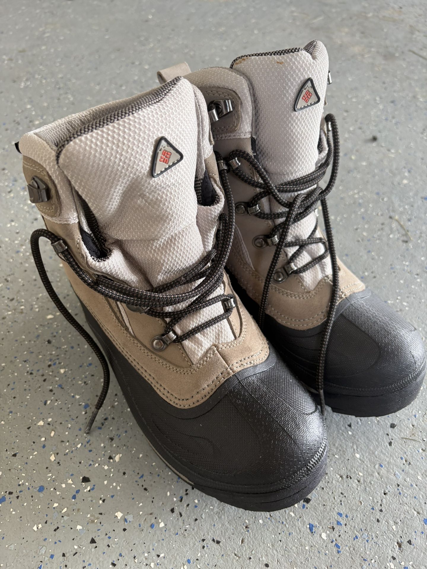 Like New Columbia Hiking Boots Women’s Size 8