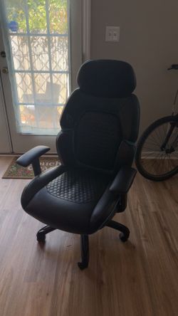 DPS 3D Insight Gaming Chair - Like New Seat - Slight Wear