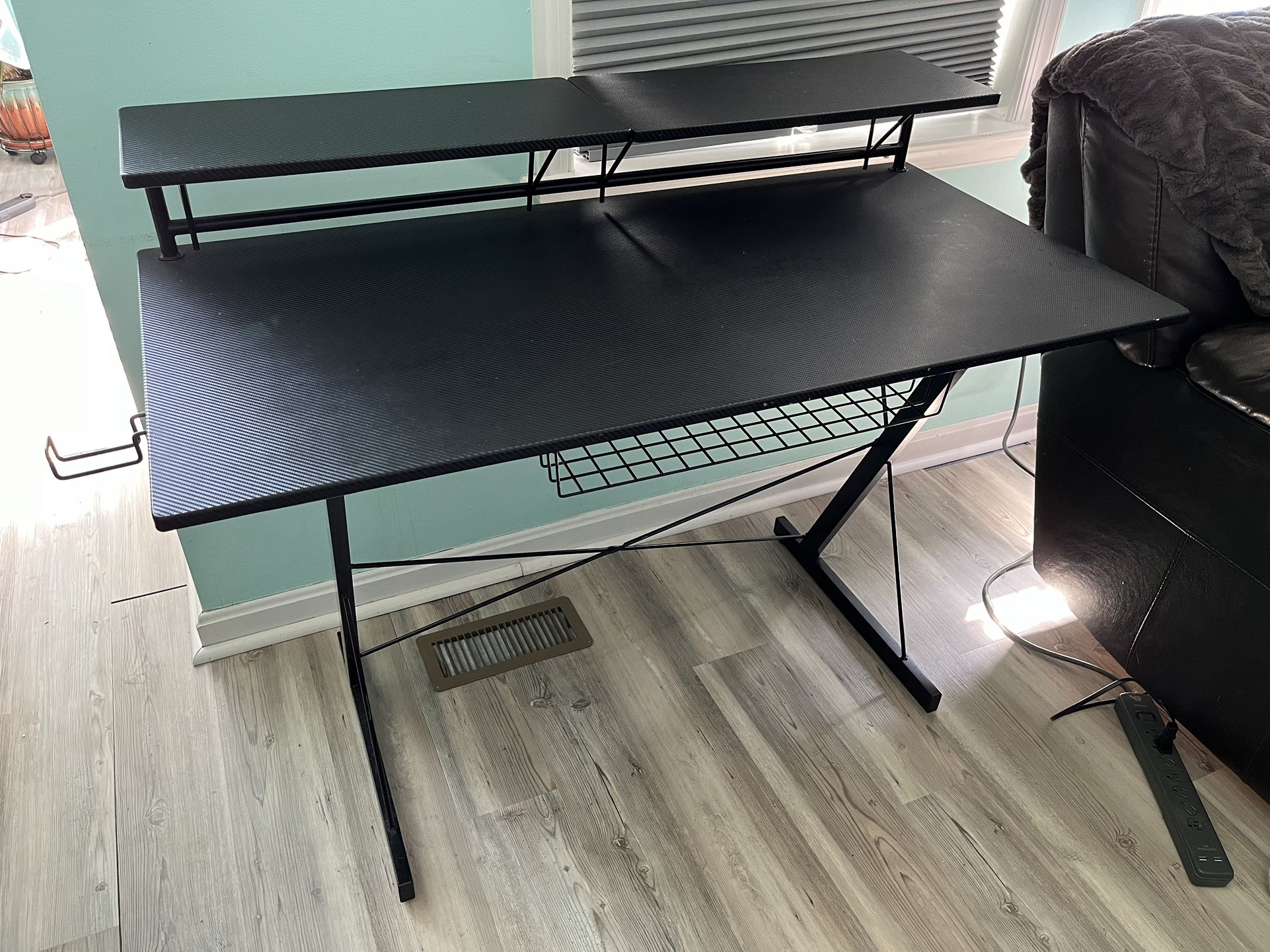 Carbon Computer Gaming Desk With Shelving 