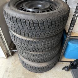 Set of 4 Snow tires with studs and wheels 225/60R17