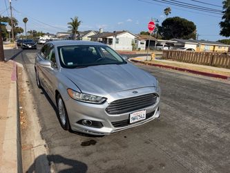 Ford Fusion Silver Sedan