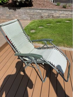 Foldable outdoor lounge chair