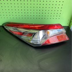 Toyota Camry Tail Light Taillight Driver's Left Halogen 2018 - 2020 