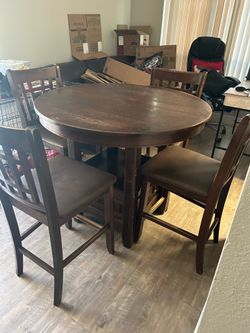 Beautiful, small round dining table