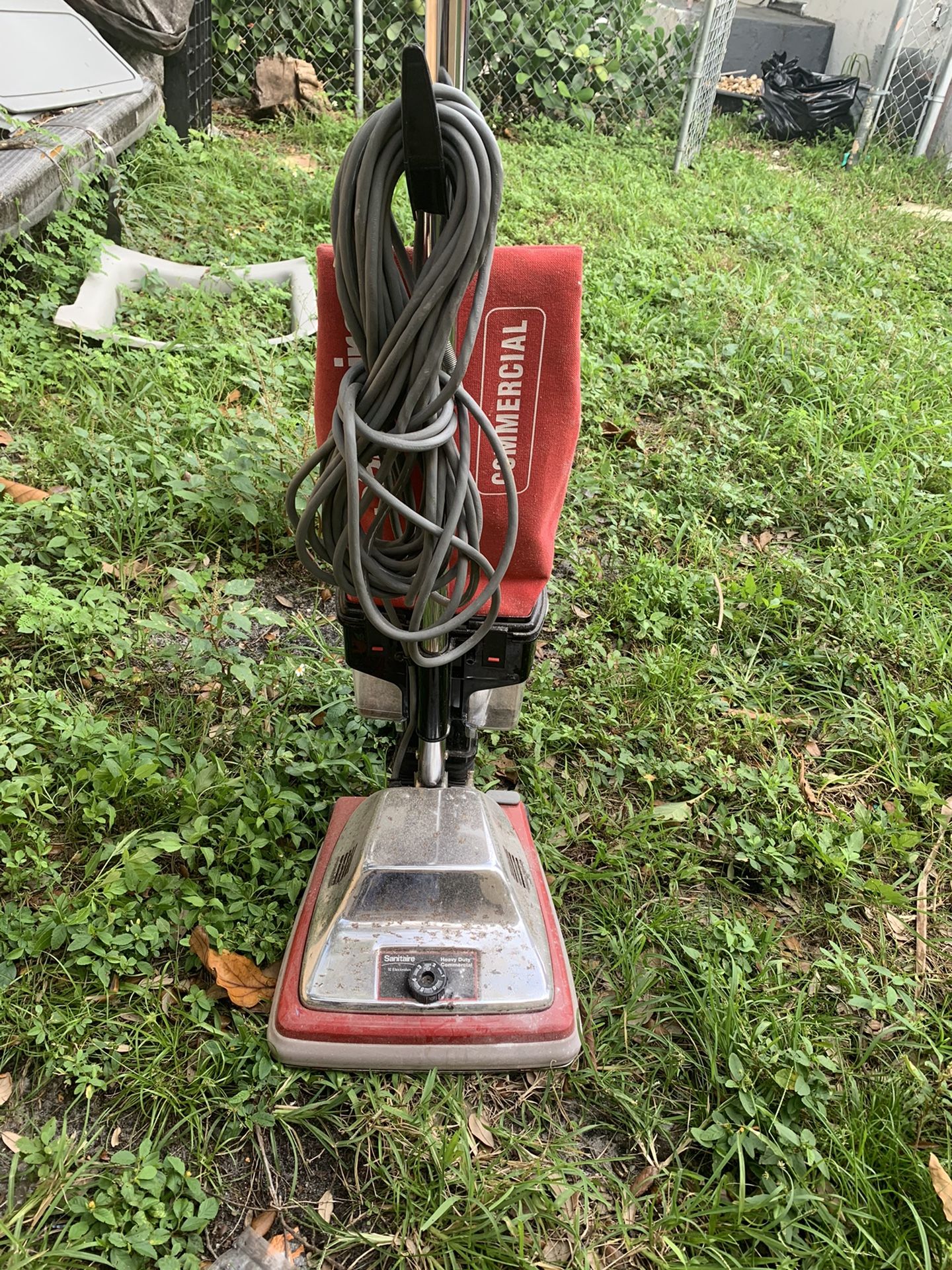 Commercial vacuum cleaner