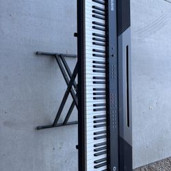 Alesia Coda Pro Keyboard With Stand