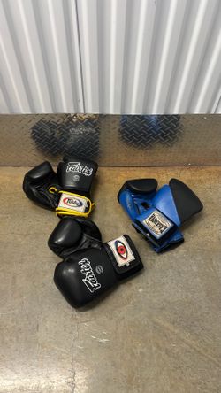 Boxing gloves