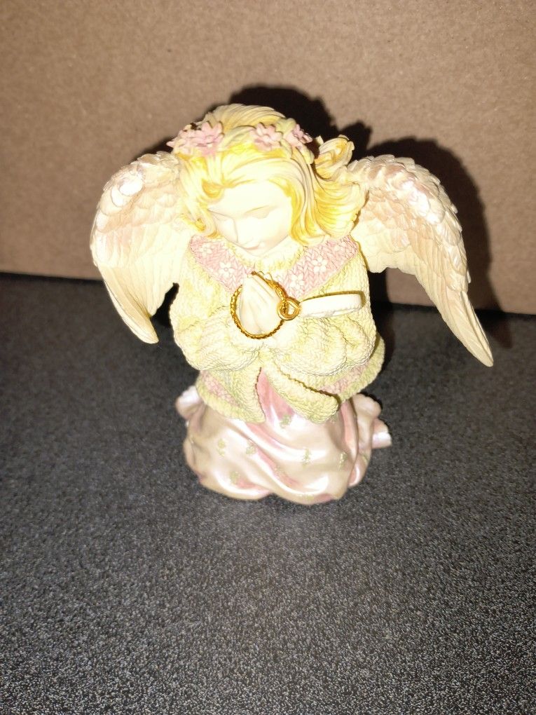 Beautiful Praying Angel Great Detail Work 