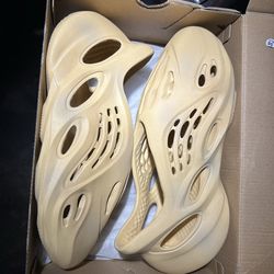 Yeezy foam runners” Desert Sand”men’s size 10