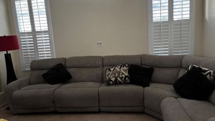 Sectional w/ 4 Reclining Seats
