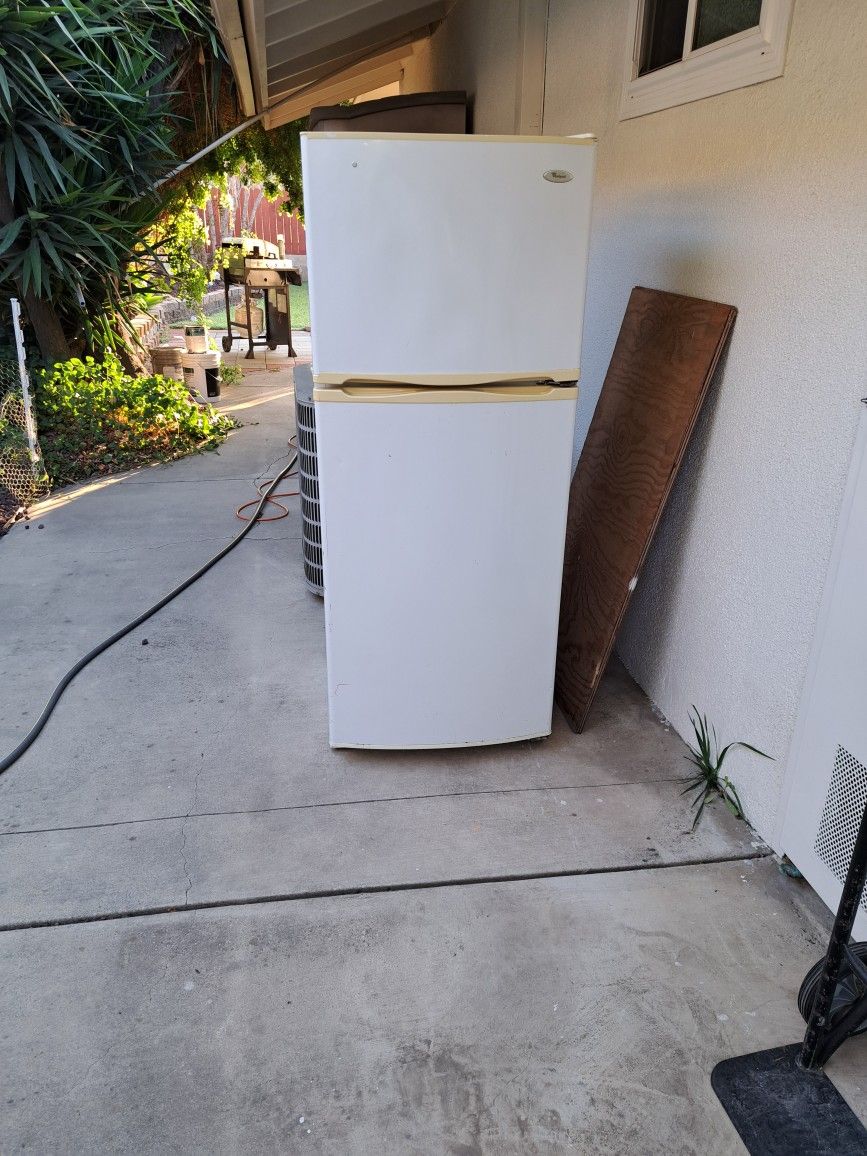 Small Refrigerator Free - not working .