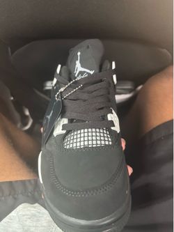 Jordan 4’s “white thunder”