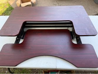 Halter Sit-To-Stand desk converter