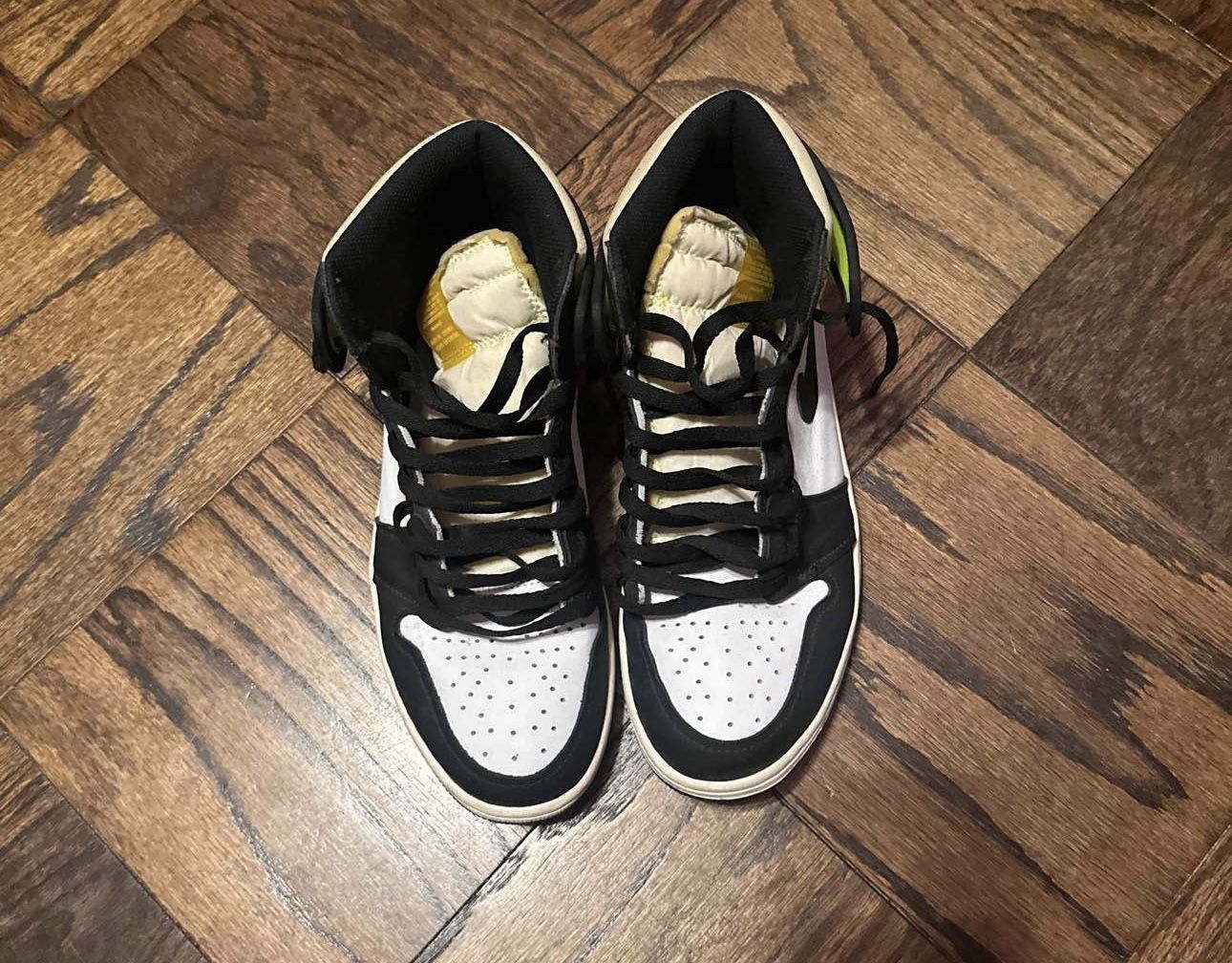 Air Jordan 1 Retro High OG 'Volt Gold'