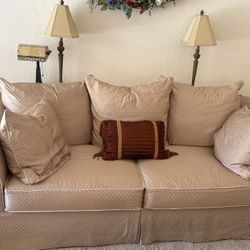 Custom couch In Excellent condition 