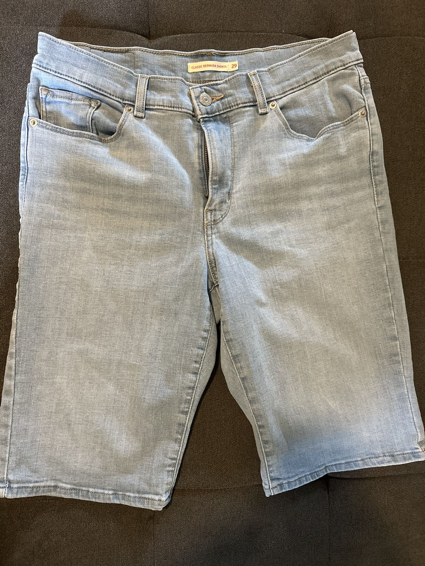 Classic Bermuda Levi’s Size 29