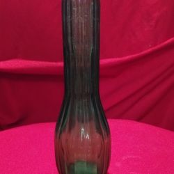 Vintage Hoosier  9" Emerald Green Glass Ribbed Bud Flower Vase 4034