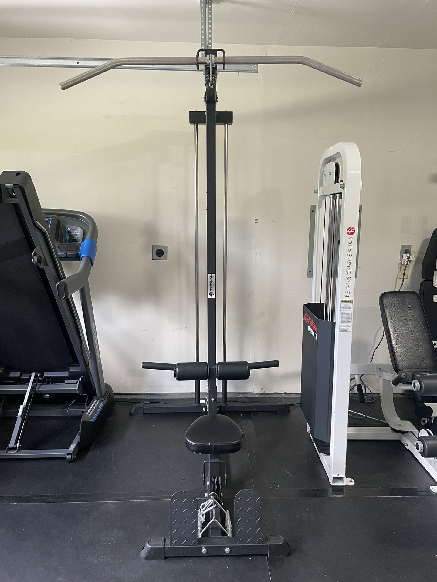 Titan Fitness Plate-Loaded Lat Pulldown Machine (w/Upgraded Attachments)