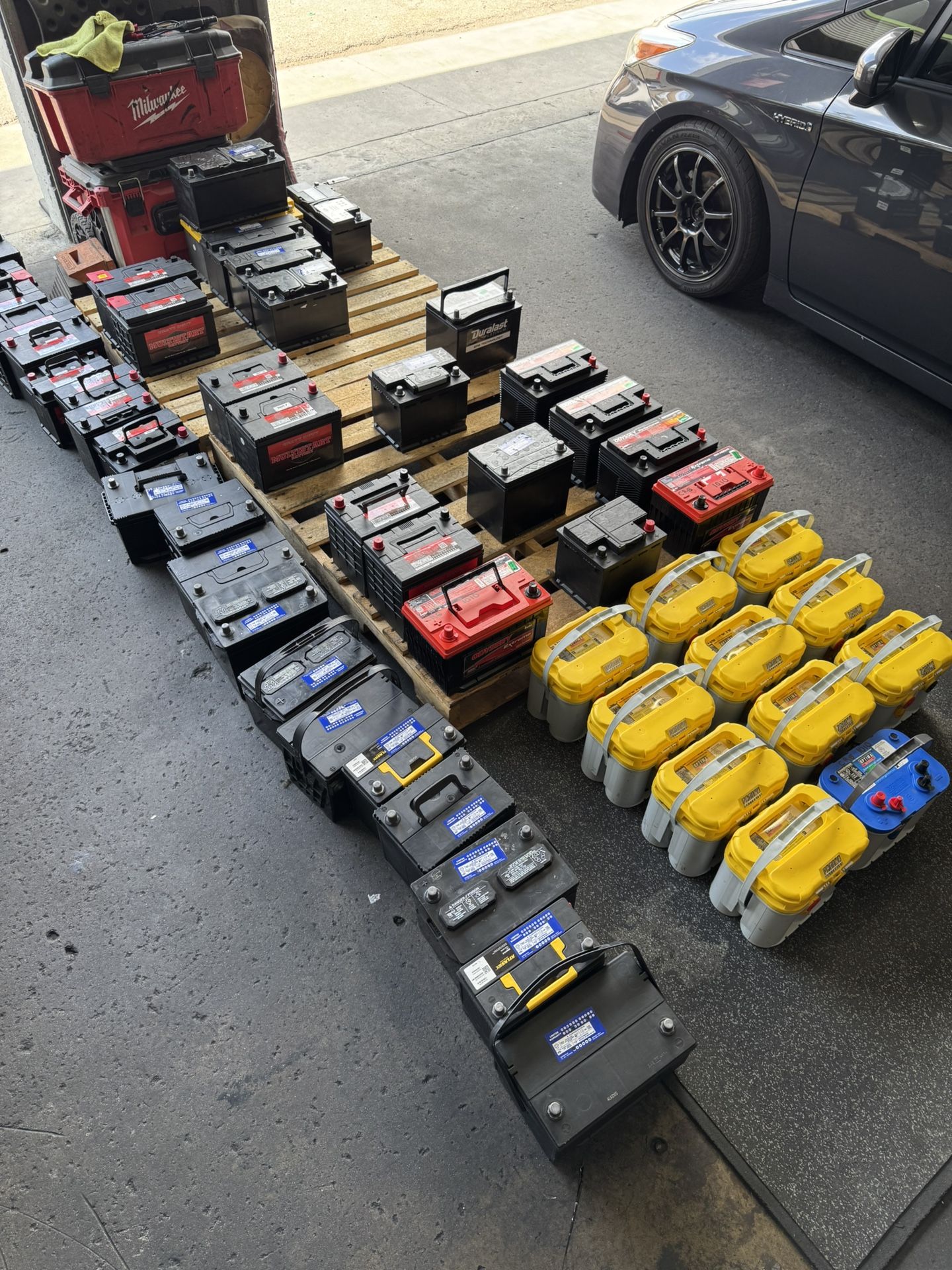 GROUP SIZE 24 24F 24R H5 27 34 78 65 48 49 47 H6 H7 51r 94r 86 H8 H9 Truck SUV And Vans. Car battery with Warranty. $60 with core exchange All model