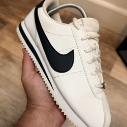 Nike Cortez Basic SL (GS) Kids Size 6.5Y 904764 102