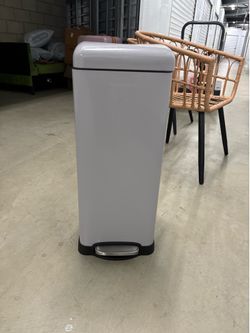 Kitchen trash can