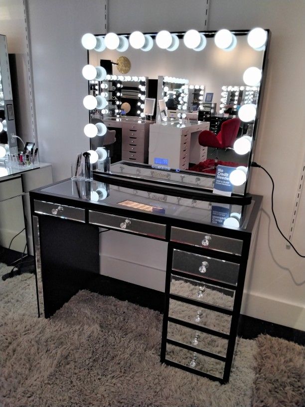 Beautiful Hollywood 💄 Makeup 💄 Vanity With Bluetooth