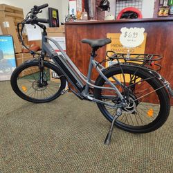 E‑Bike – Revi Bikes Oasis 2 Step Through – NEW Ebike Electric Bicycle with Keys & Charger 