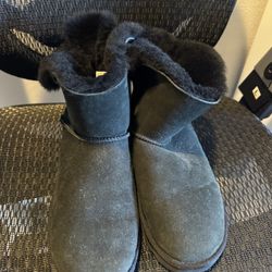 Women’s Uggs Size 8