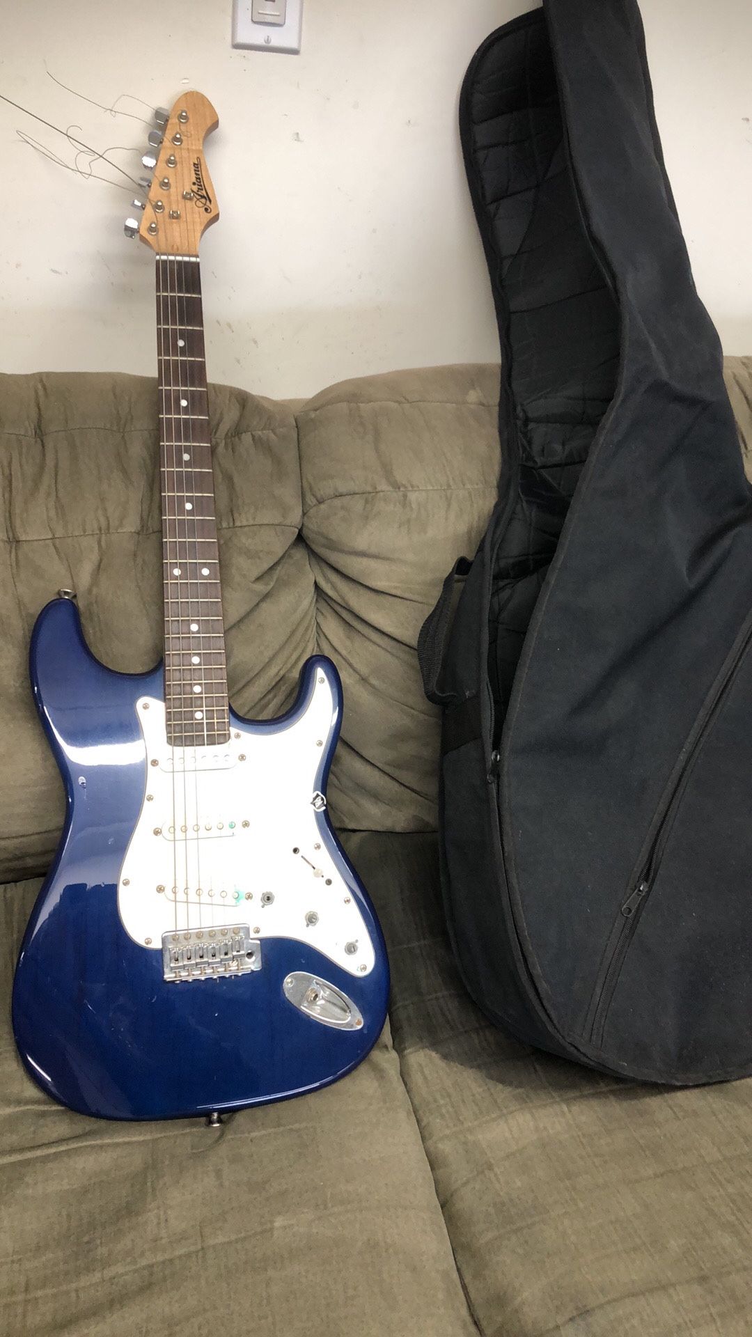 Electric guitar good working condition