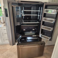 Stainless steel French door refrigerator