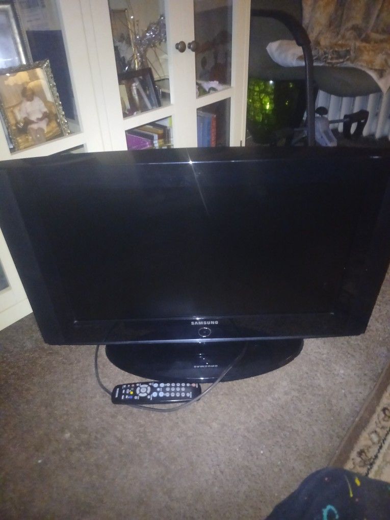 32 Inch Flat Screen 