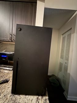 Looking to trade Like New Xbox Series X for a PS5 Pro.