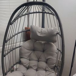 Swinging Egg Chair W/Stand