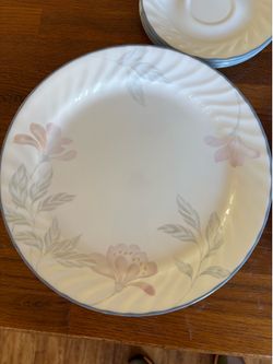 Set of 4 Corelle Dish Set