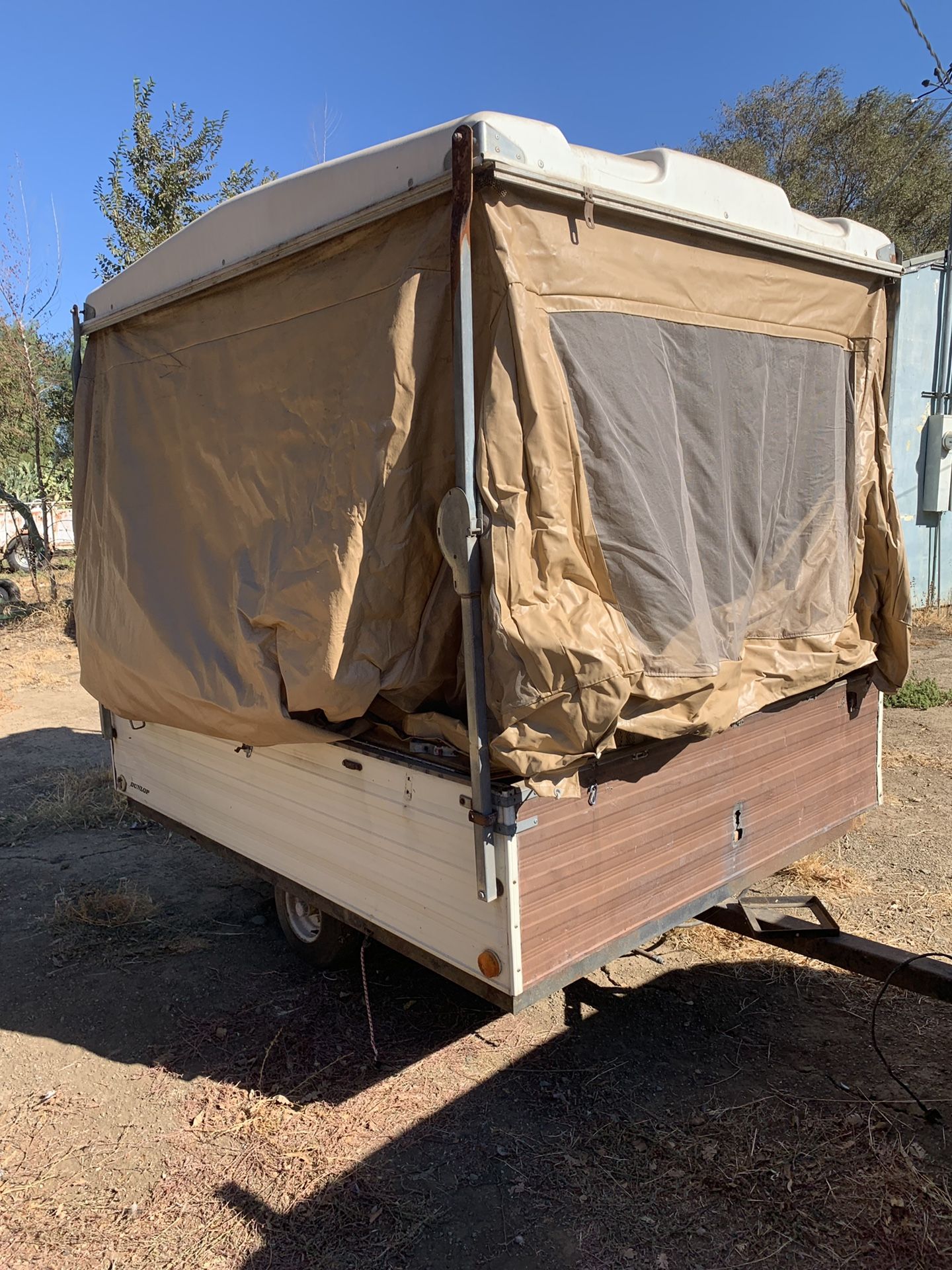 Camping trailer