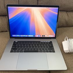 Late 2018 MacBook Pro 15.4”, 6 Cores i7, 16gb Ram, 512gb SSD, 4GB Graphic , New Battery,  Fast