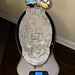 4 Moms Swing (mamaroo Multi Motion) With Newborn Insert