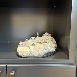 Edoras - Lord Of The Rings Statue