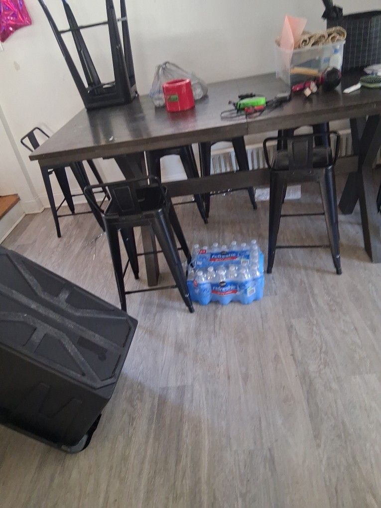 Like Brand New Table Kitchen With 6 Chair Good Condition