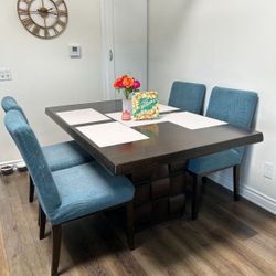 Dining Room Table & 4 Chairs 