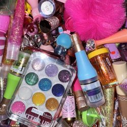 15 Piece Lip Gloss And Cosmetics Bundle