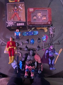 Action figure lot and extra pieces