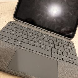 IPAD CASE FOR AIR GEN5 Logitech Combo Touch